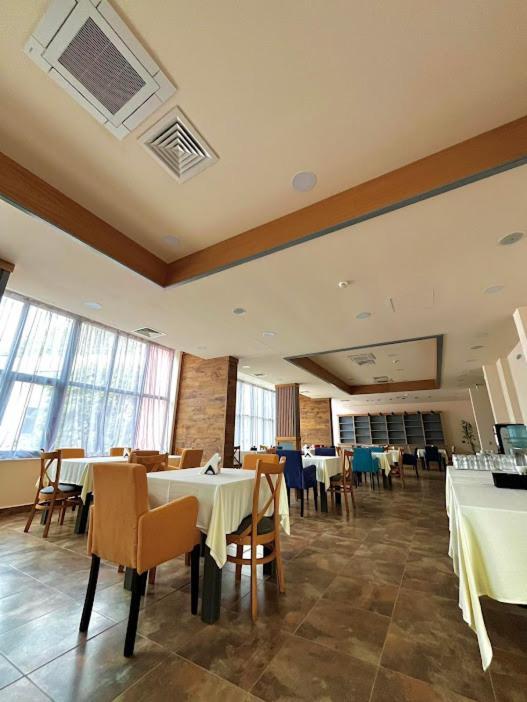 City Plaza Botevgrad Eksteriør bilde