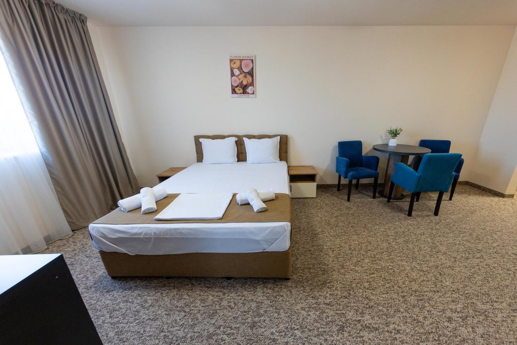 City Plaza Botevgrad Eksteriør bilde