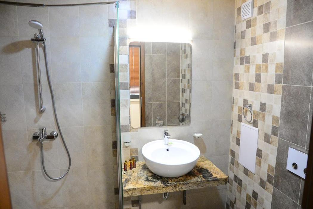 City Plaza Botevgrad Eksteriør bilde