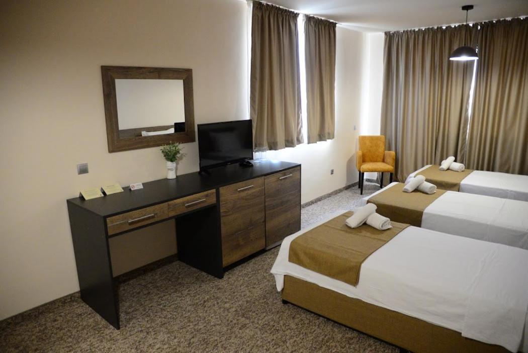 City Plaza Botevgrad Eksteriør bilde